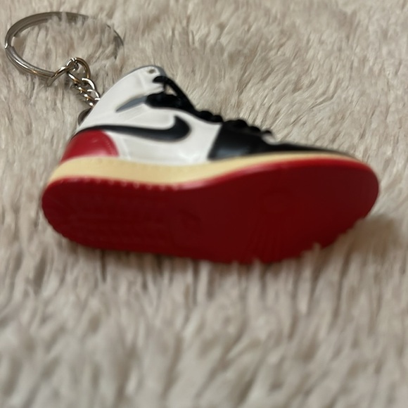 AJ 1 Retro High - Union-Black Toe” Keychain - Picture 6 of 8